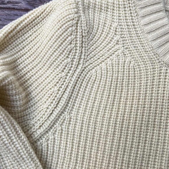 Wool/cashmere  ribbed crewneck sweater - Picture 3 of 3